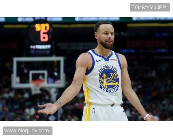 库里父子亲访杜克男篮更衣室斯蒂芬与新星卡梅隆布泽尔同框合影 库里父子亲访杜克男篮更衣室斯蒂芬与新星卡梅隆布泽尔同框合影