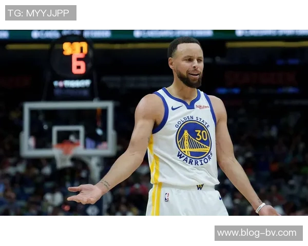 库里父子亲访杜克男篮更衣室斯蒂芬与新星卡梅隆布泽尔同框合影 库里父子亲访杜克男篮更衣室斯蒂芬与新星卡梅隆布泽尔同框合影